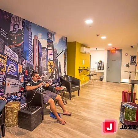 Jazz On Columbus Circle Hostel
