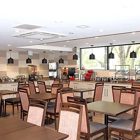 Ramada By Wyndham Bronx Terminal Hotel New York