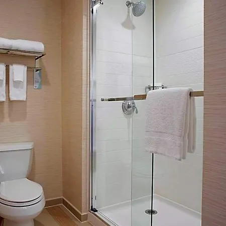 Hotel Fairfield & By Marriott Queens/fresh Meadows New York