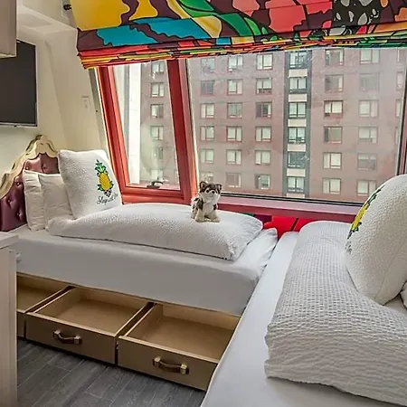 Staypineapple, An Artful Hotel, Midtown Hotel