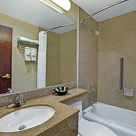 Days By Wyndham Jamaica / Jfk Airport Hotel New York