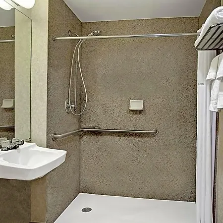 Days By Wyndham Jamaica / Jfk Airport Hotel
