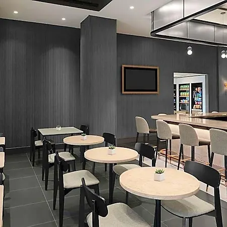 Courtyard By Marriott World Trade Center Area Hotel