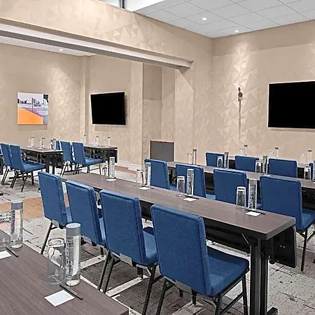 Courtyard By Marriott World Trade Center Area 3*