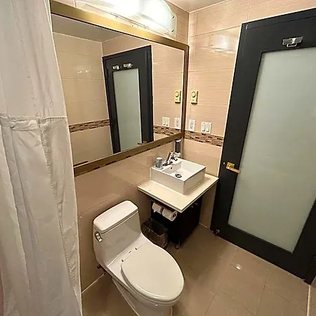 Howard Johnson Soho 3*