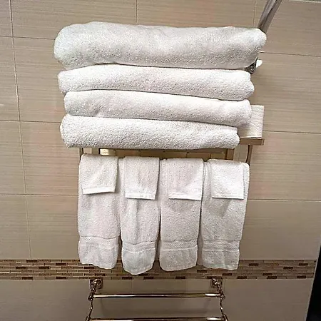 Howard Johnson Soho 3*