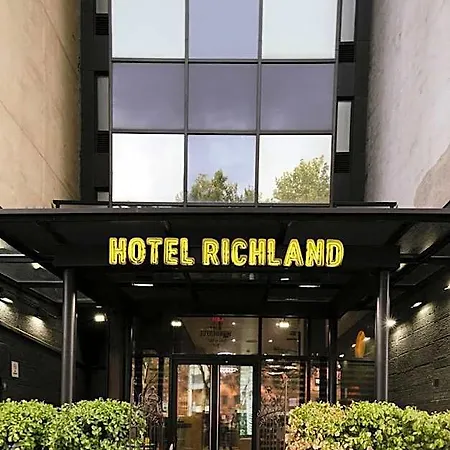 Howard Johnson Soho 3*