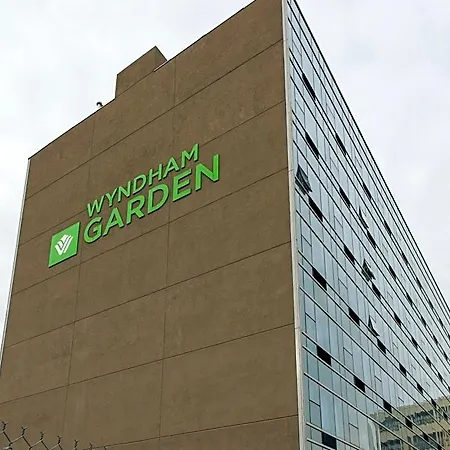 Wyndham Garden Long Island Hotel 3*