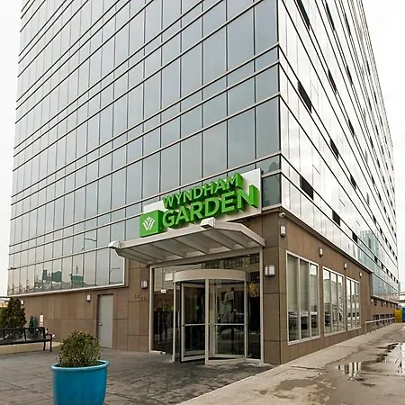 Wyndham Garden Long Island Hotel