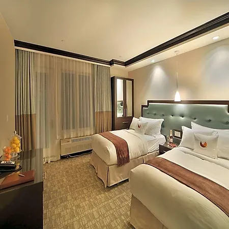 Hotel Aura Brooklyn 4*