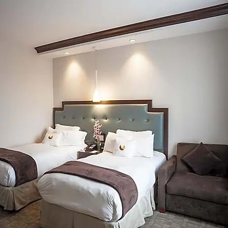 Aura Brooklyn 4*