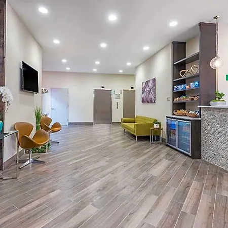 Wyndham Garden Laguardia South Hotel