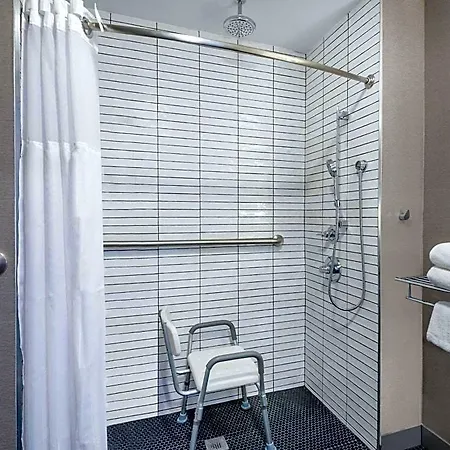 Wyndham Garden Laguardia South Hotel 3*