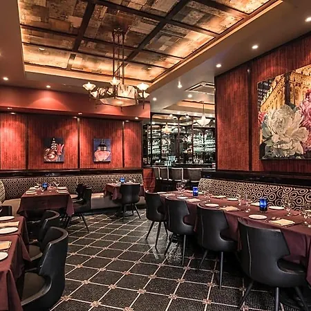 Hotel Washington Square 4*