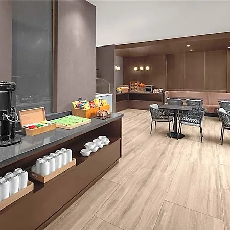 Hotel Hilton Brooklyn - Newly Renovated