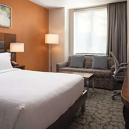 Hilton Garden Long Island Hotel 3*