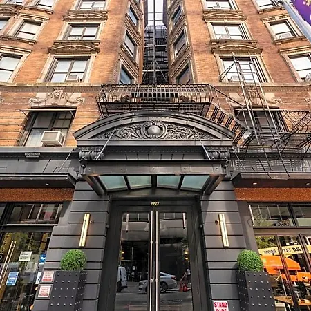 Square At Times Square Hotel 3*