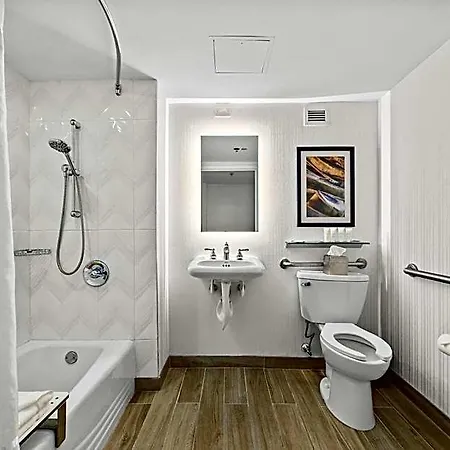 Hotel Doubletree By Hilton Jfk Airport 3*