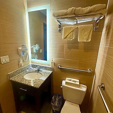 Days By Wyndham Brooklyn Borough Park Hotel New York
