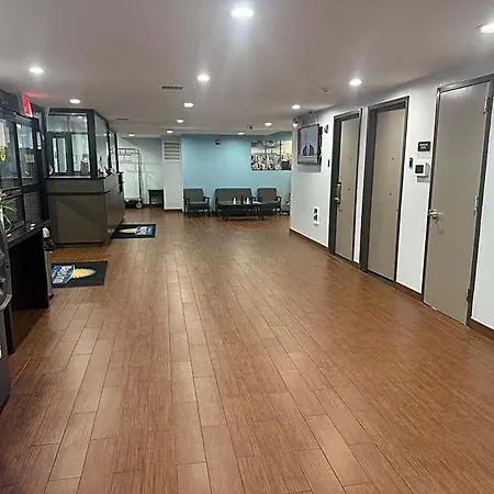 Days By Wyndham Brooklyn Borough Park Hotel