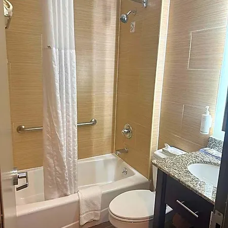 Hotel Days By Wyndham Brooklyn Borough Park