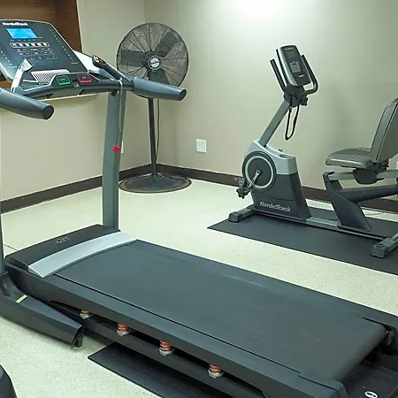 Super 8 By Wyndham Jamaica North Conduit