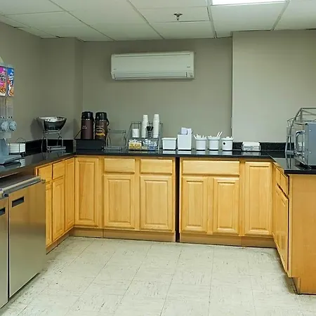 Super 8 By Wyndham Jamaica North Conduit New York