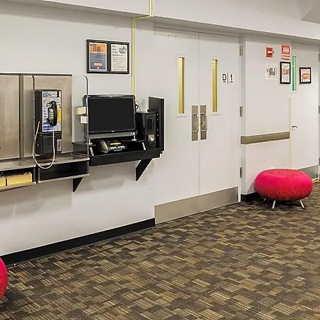 Vanderbilt Ymca Hostel *