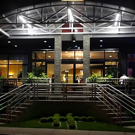 The Laguardia Hotel 3*