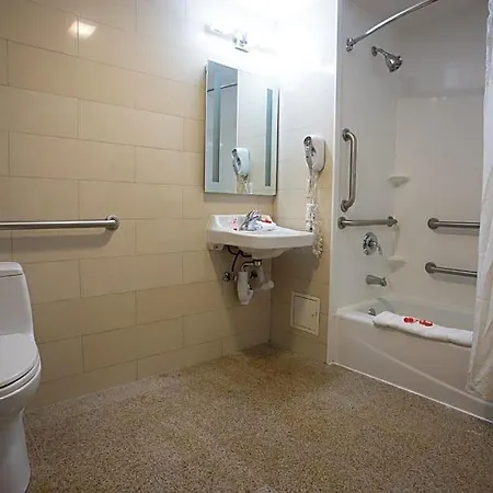 Howard Johnson By Wyndham Jamaica Ny Near Airtrain Jfk Hotel New York