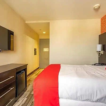 Howard Johnson By Wyndham Jamaica Ny Near Airtrain Jfk Hotel New York