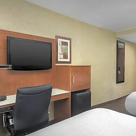 Express Manhattan Midtown West By Ihg Hotel New York