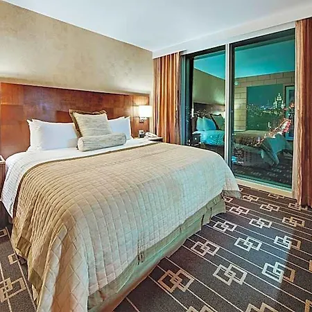 Hotel Wyndham Garden Chinatown 4*