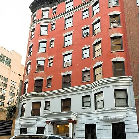 Royal Park Hostel *