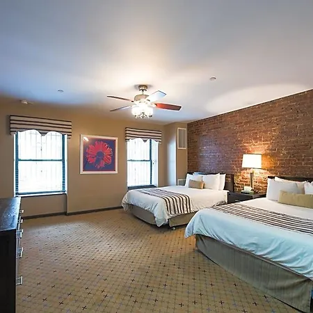 Royal Park Hostel *
