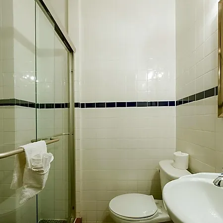 Hostel Royal Park