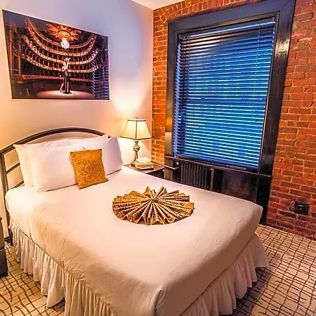 Hostel Royal Park