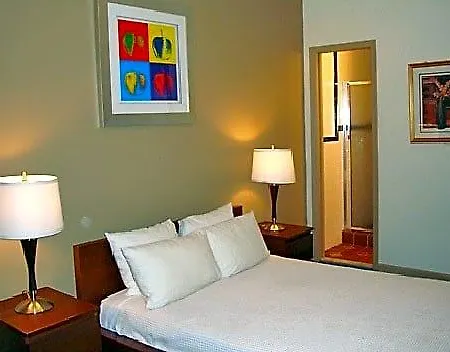 Royal Park Hostel *