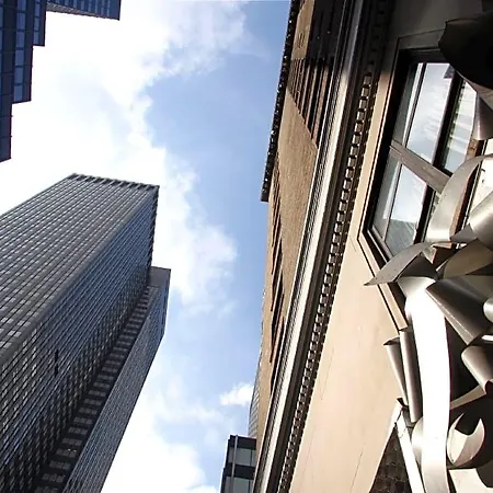 Roger Smith 3* New York