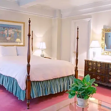 Hotel Roger Smith