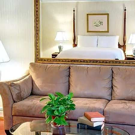 Hotel Roger Smith 3*