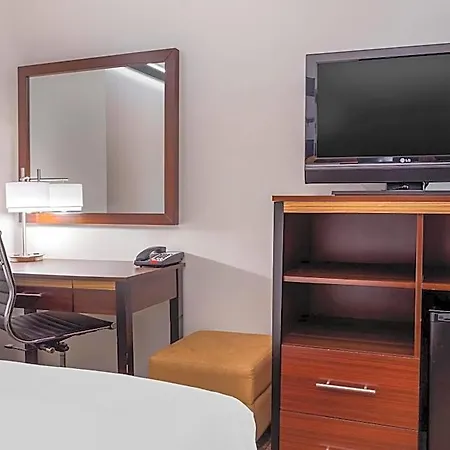 Avion Near Lga Airport, An Ascend Collection 3* New York