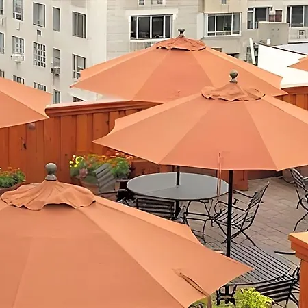 Wales Hotel