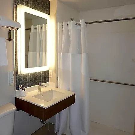 Country & By Radisson, Staten Island Hotel New York
