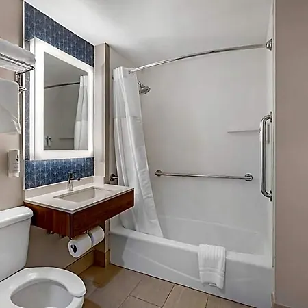 Country & By Radisson, Staten Island New York