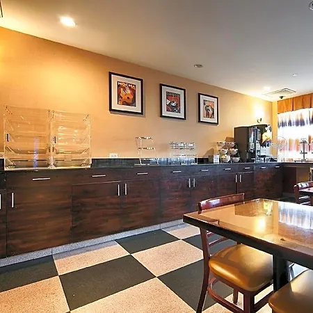 Hotel Western Plaza 3*