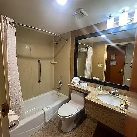 Red Lion & Long Island Hotel 3*