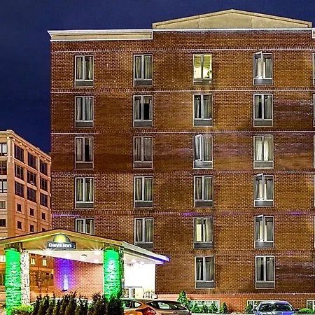 Hotel Days By Wyndham Long Island 3*