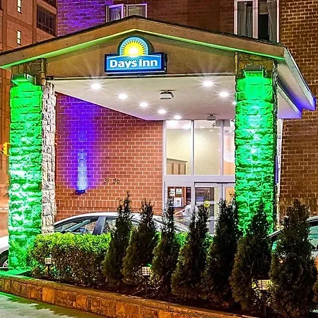 Days By Wyndham Long Island Hotel