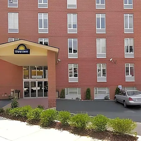 Days By Wyndham Long Island Hotel